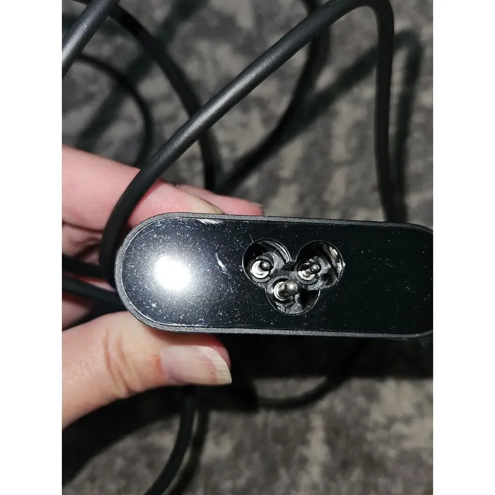 DELL AC/DC Power Adapter 65W 100-240V 19.5V model CN-03VT2F Barrel Connector